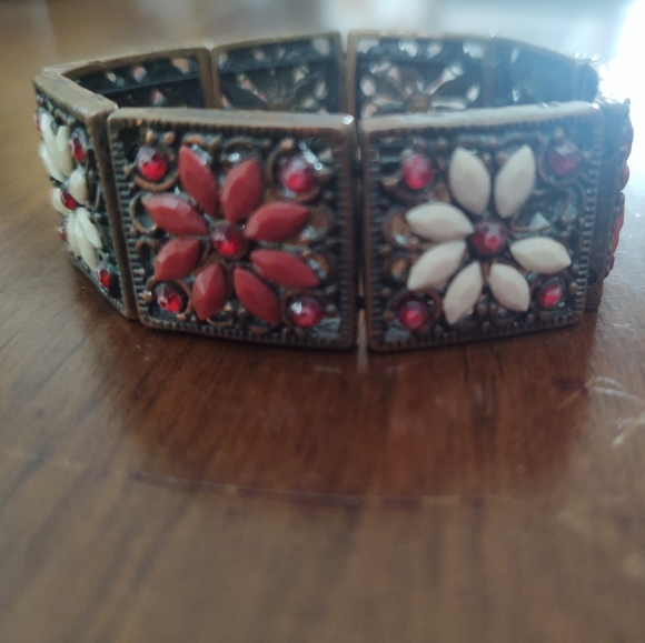 🏵️Flower Bracelet🏵️ - Picture 2 of 5